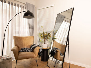Elegant 180x80 cm Zenith Straight-Edged freestanding mirror by C&F Creation, featuring a sleek design in a contemporary living room